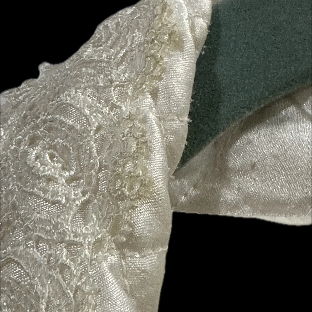 VINTAGE Christian Dior Ivory Women's Quilted Robe w Lace & Faux Pearl Buttons L - Picture 2 of 10